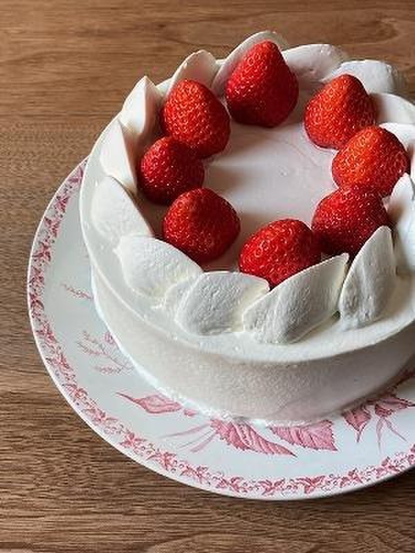 いちごの季節だけの贅沢なショートケーキです。