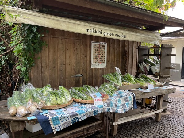 湘南農家さん直送の旬の有機野菜を使用します。