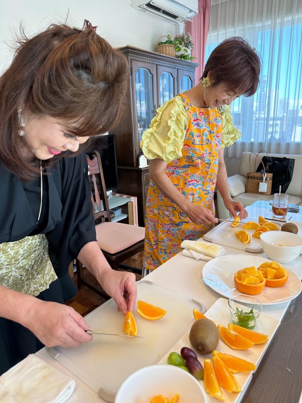 フルーツの彩りに負けない笑顔いっぱいのレッスン