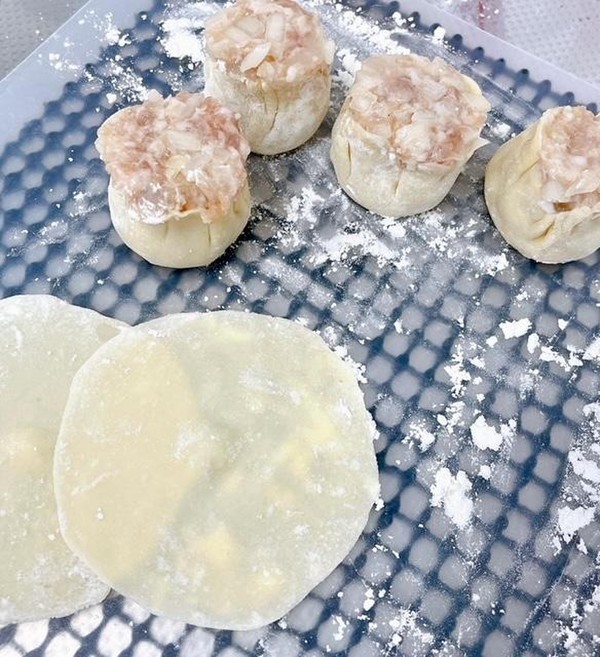 皮から伸ばして作るs焼売

