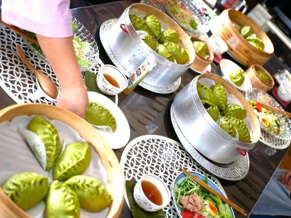 野菜まんは生地にも餡にも野菜が入った美味しいお饅頭です
