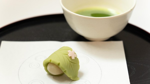 つくりたての和菓子を試食