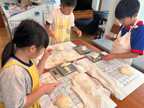 夏休みは、特別企画でこどもパン教室開催！