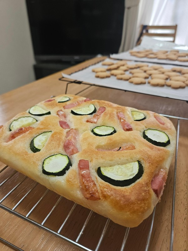 フォカッチャを焼く時は、発酵時間に米粉クッキーも焼きます。