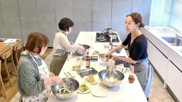 rin先生の「韓国調味料と3種の発酵ナムル」レッスンの様子