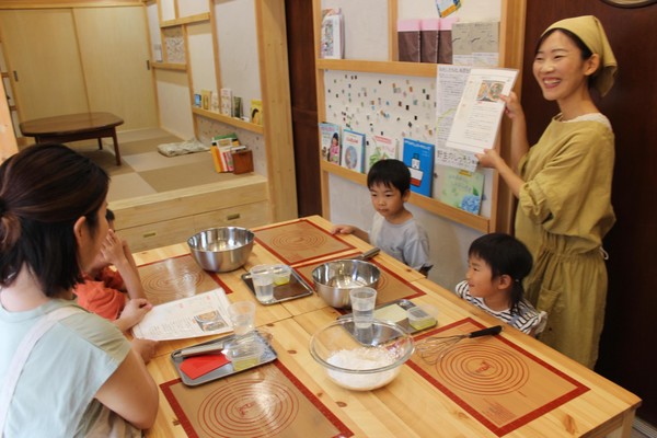 北浦和のシェアキッチンにて　「親子で米粉ピザを作ろう！」