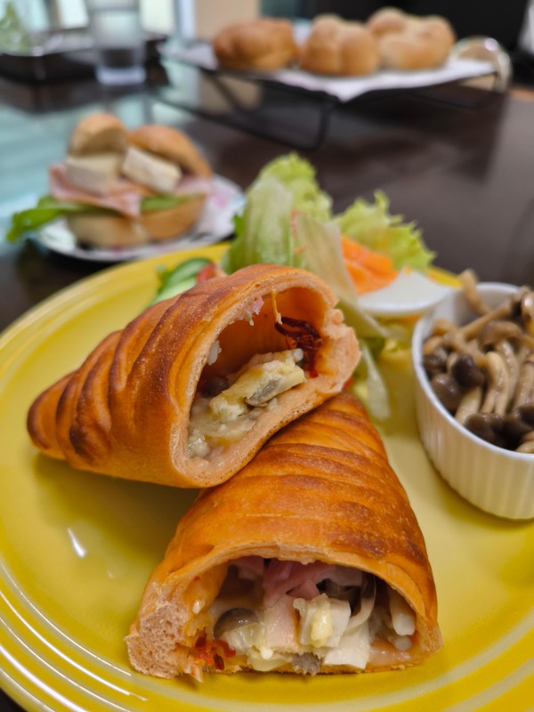 ランチにお出ししました
きのこのカルツォーネ