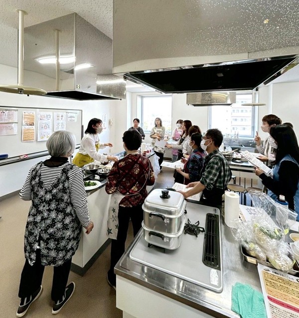 調理室で楽しく作ります♪ご試食室ございます✨