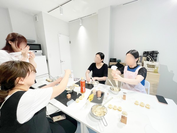 専用キッチンスタジオでの少人数制レッスンです