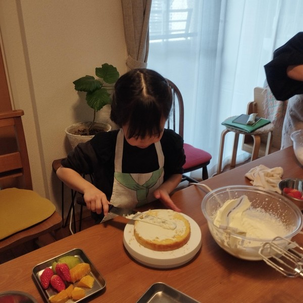 ある日のキッズレッスン
〜デコレーションケーキ〜