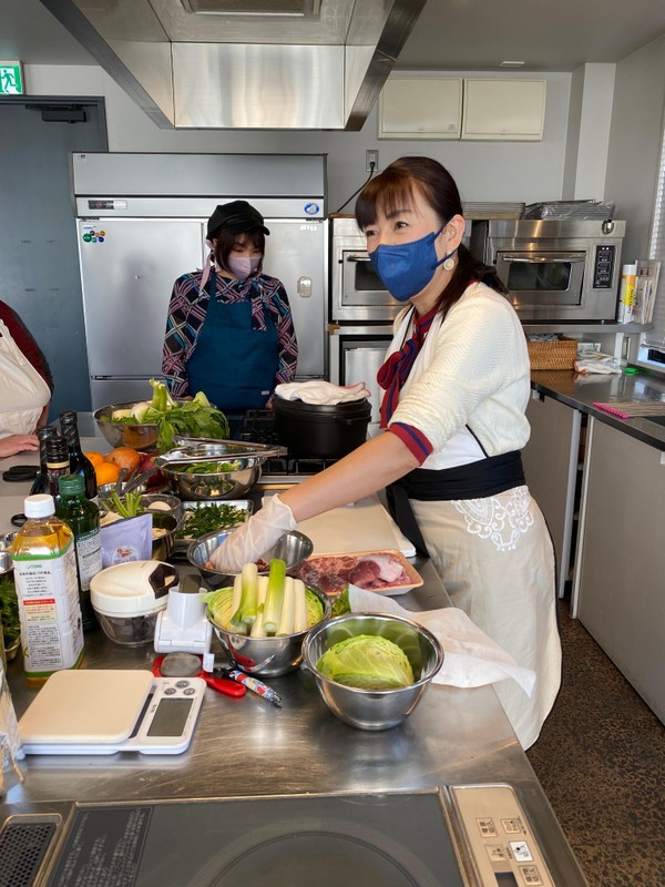 大阪銭屋レンタルキッチンにてプロヴァンス料理のレッスン風景