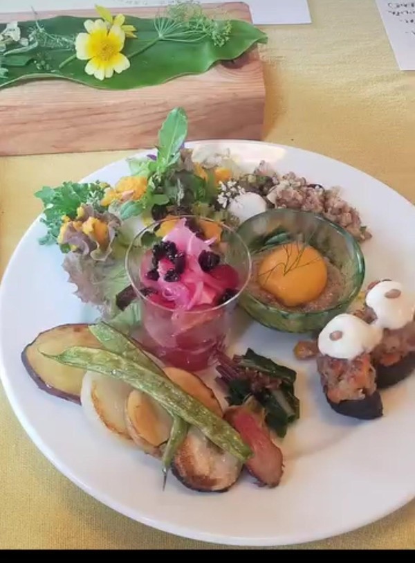 季節によって食べられる庭からとれる野菜や旬の素材を使います♡