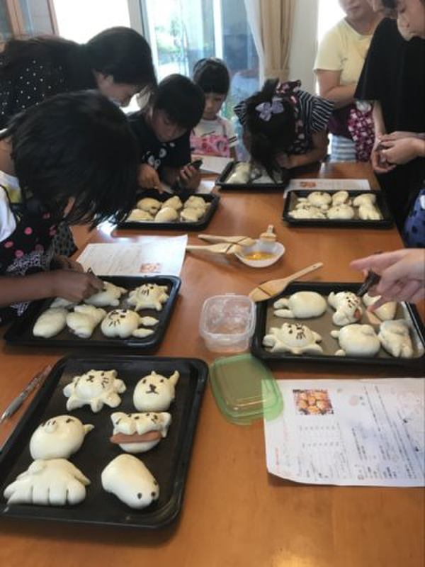 親子パン教室の様子です。夏休み、春休み、冬休みに開催！
