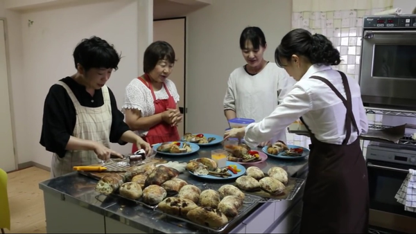 オランジュリーの楽しみの一つ「試食」の準備です