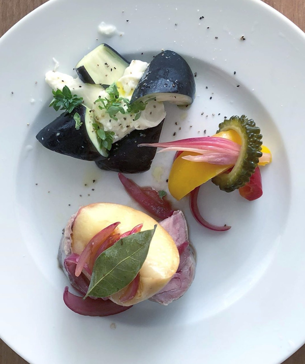 お料理は季節のお野菜やフルーツをふんだんに♪