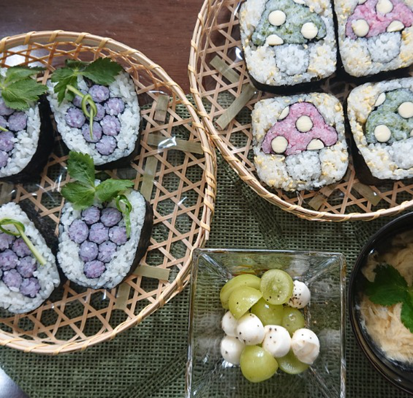 秋のレッスン。葡萄とキノコ。
かき玉汁を添えて。