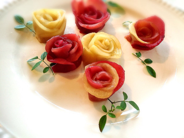 しょりん❣️秋、お月見、コスモス、もみじ、お団子、薔薇、アレンジ