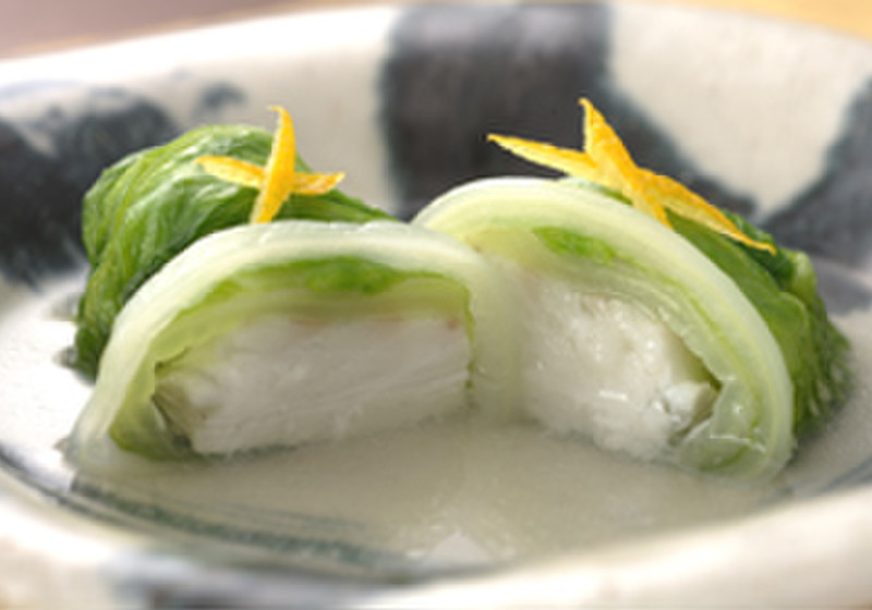 ふぐの白だしで白菜の鯛包み