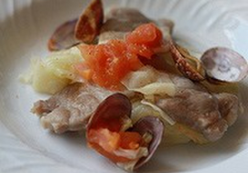 豚肉とあさりのたっぷりキャベツ蒸し