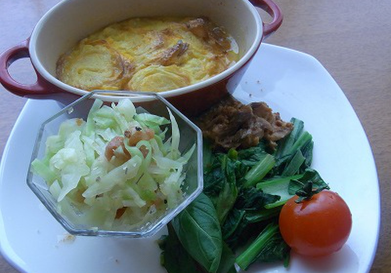キャベツと梅の添え物