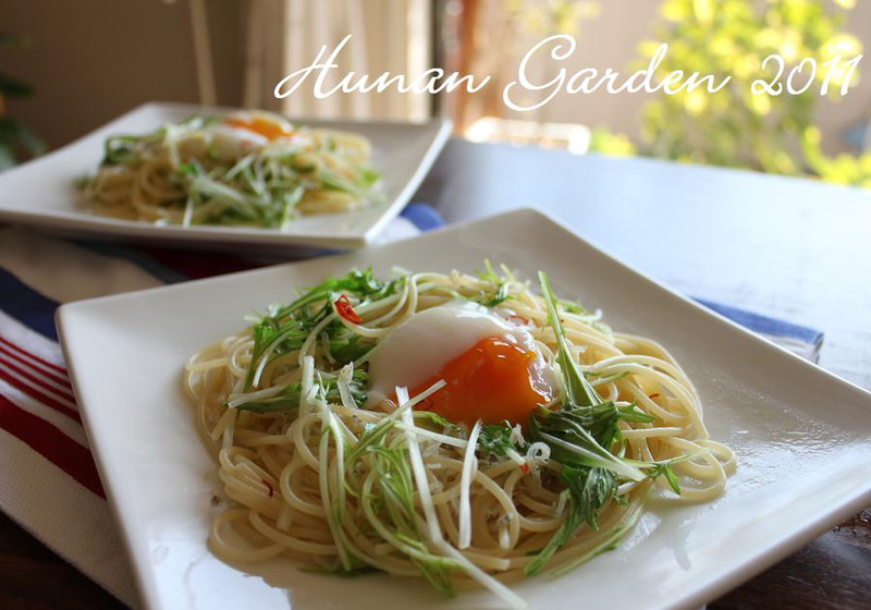 じゃこと水菜のパスタ　温泉卵のせ
