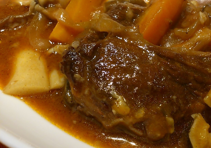 牛肉ときのこの赤ワイン煮