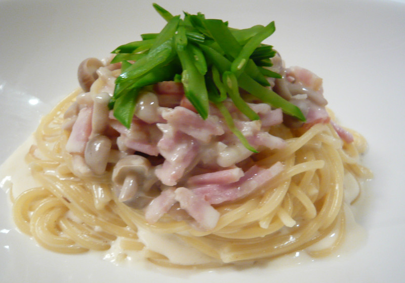 きのこのパスタ・カルボナーラスタイル