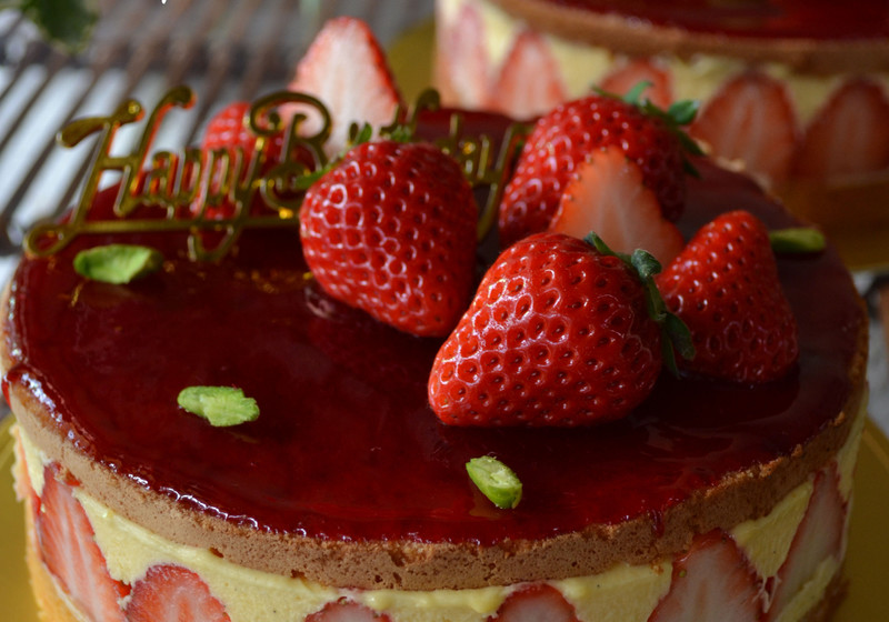 ♪フレジエの作り方★いちごたっぷりの華やかケーキ★♪