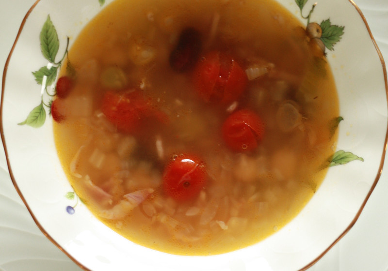 ４種のお豆のミネストローネ　バジル風味