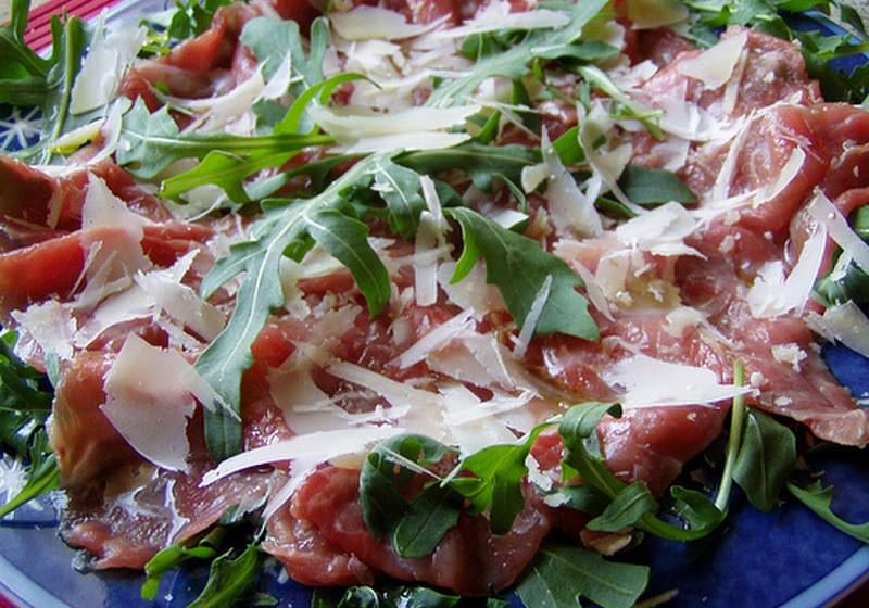 イタリア料理　牛肉のカルパッチョ