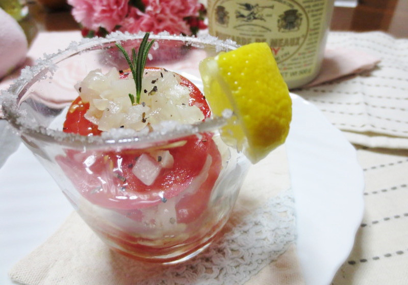 旬のトマトと玉ねぎのカクテルサラダ