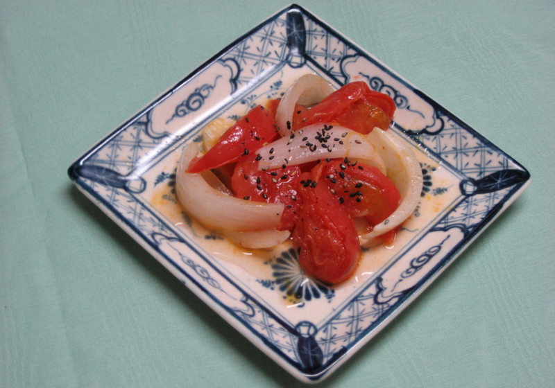 トマトとたまねぎのぴり辛炒め