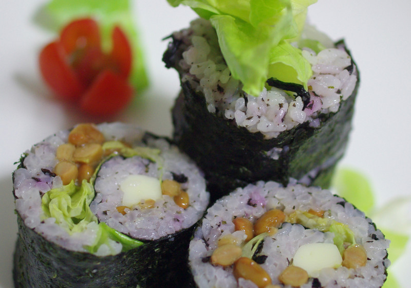 納豆とチーズのぐるぐる手巻き寿司