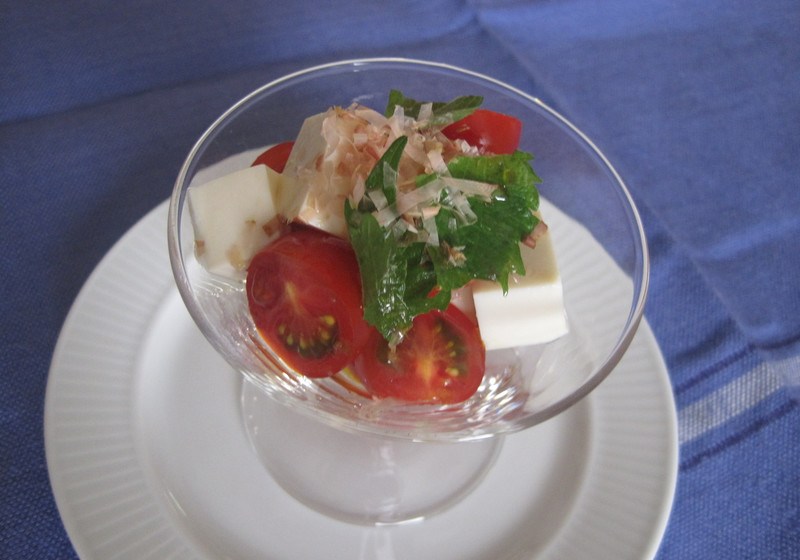 豆腐とトマトのカプレーゼ