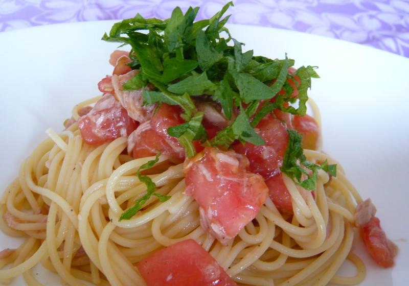 ほんのり梅風味トマトとツナの冷たいパスタ