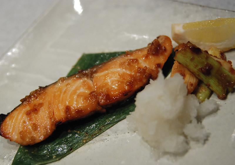 鮭とねぎの焼き浸し　醤油麹仕立て