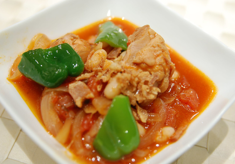 鶏肉とお豆のトマト煮込み