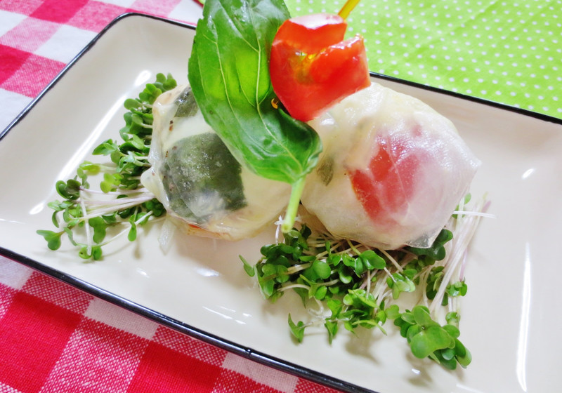 カプレーゼ風鶏肉入り♡生春巻きソテー