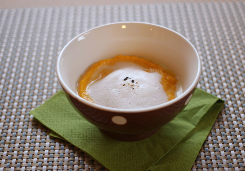 かぼちゃとマスカルポーネチーズのふわふわした温かい前菜