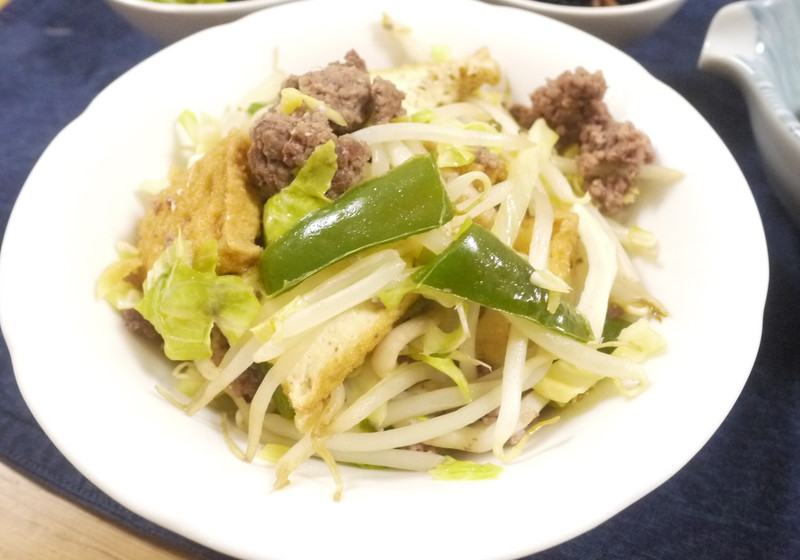厚揚げとひき肉とイカの炒め物