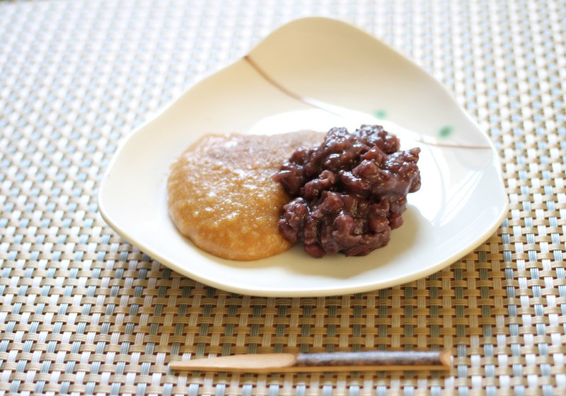 一緒に食べると大福の味♪　カフェオレ餅＆粒あん　