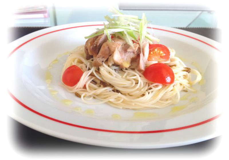 和風冷製パスタ☆蒸鶏と鰹だしつゆもずくのアリオリ