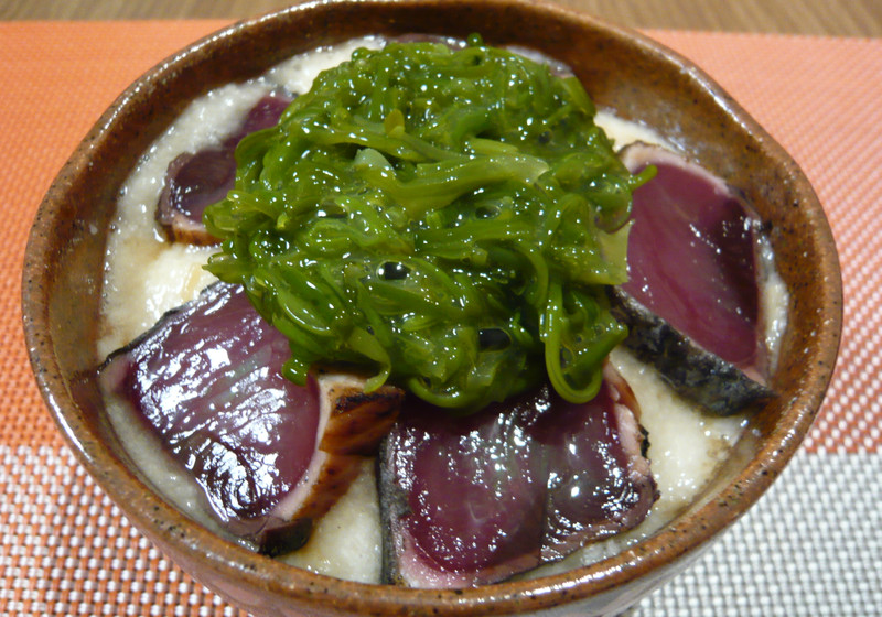 かつおのたたきめかぶ丼