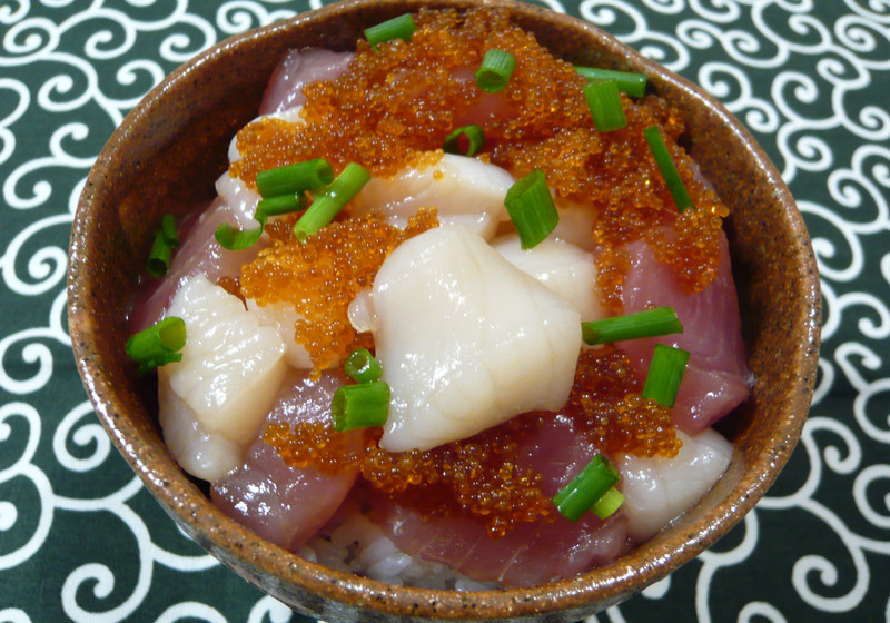 ホタテとビントロのマリネ丼
