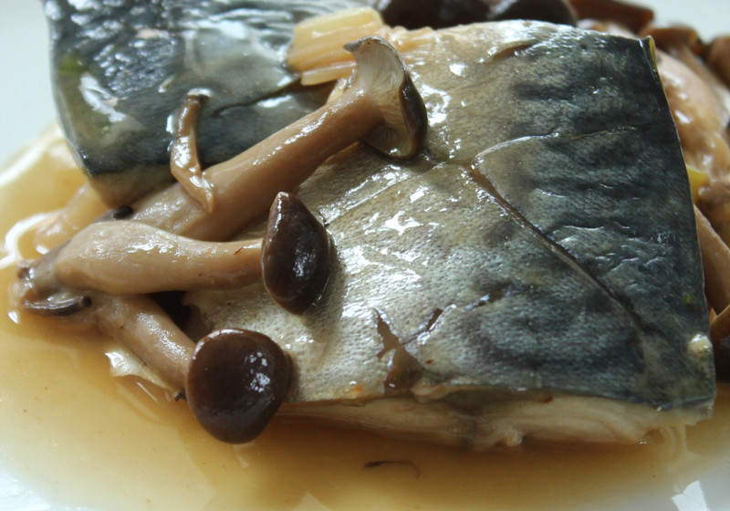 鯖、しめじ、長ネギの白ワイン蒸し