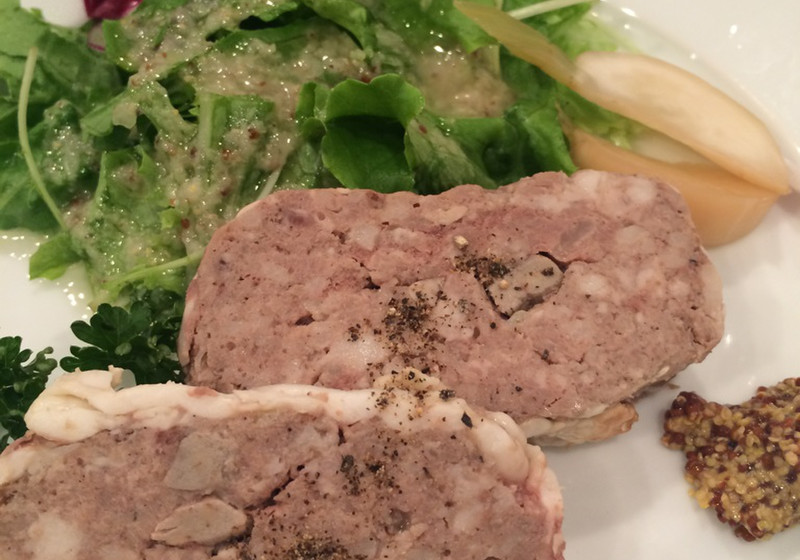 丸ごとチキンのパテ・ド・カンパーニュ