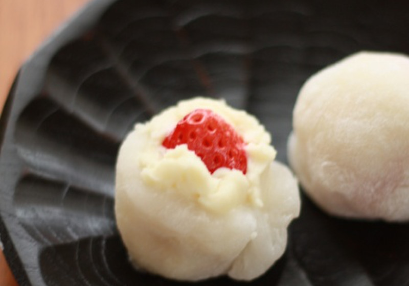 和洋折衷　とろけるいちご大福