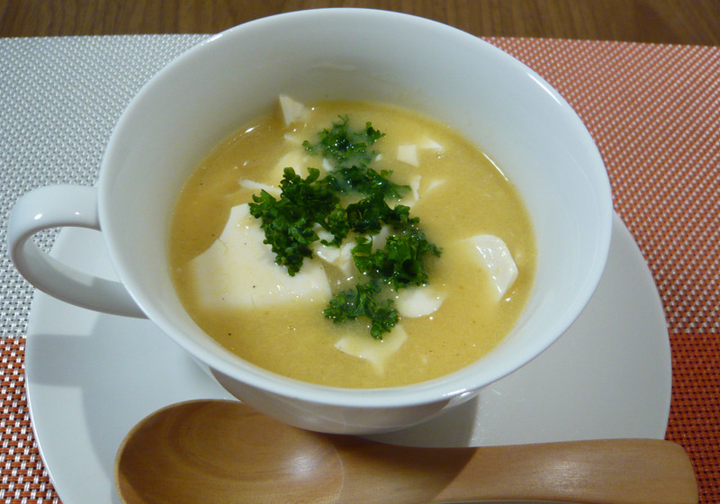 豆腐の入った中華風コーンスープ
