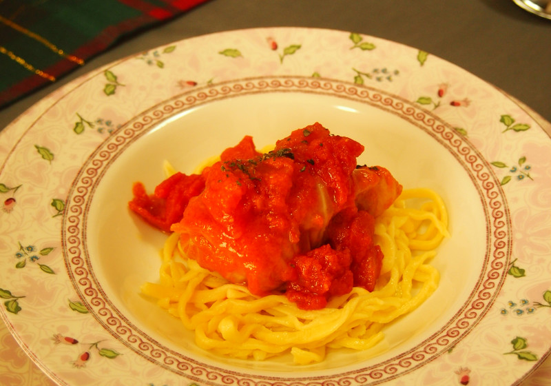 ロールキャベツの手打ちパスタ添え