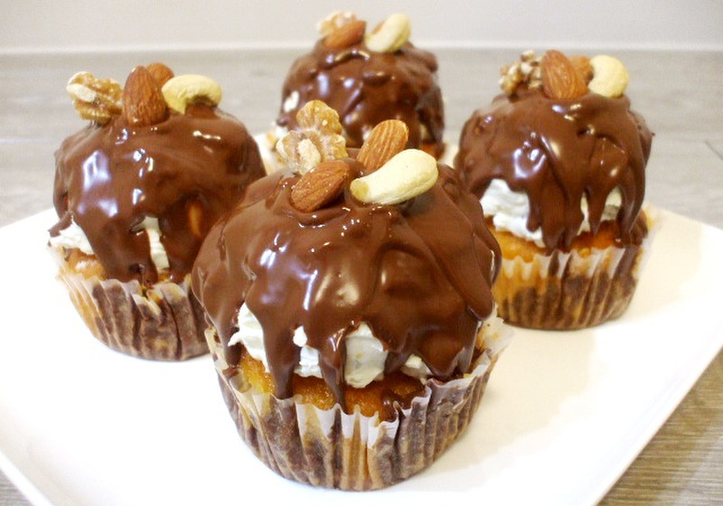クリームチーズとナッツのチョコかけマフィン